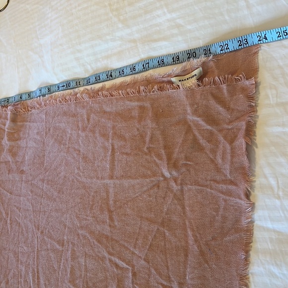 Max Studio Scarf/Wrap - Picture 4 of 5